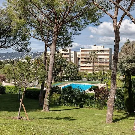 Elegant 2 Bed With Pool In Juan Les Pins