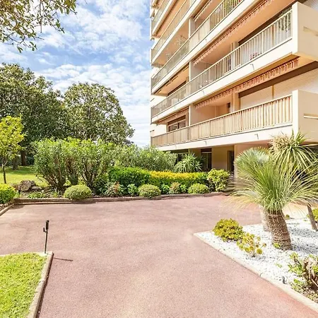 Elegant 2 Bed With Pool In Juan Les Pins